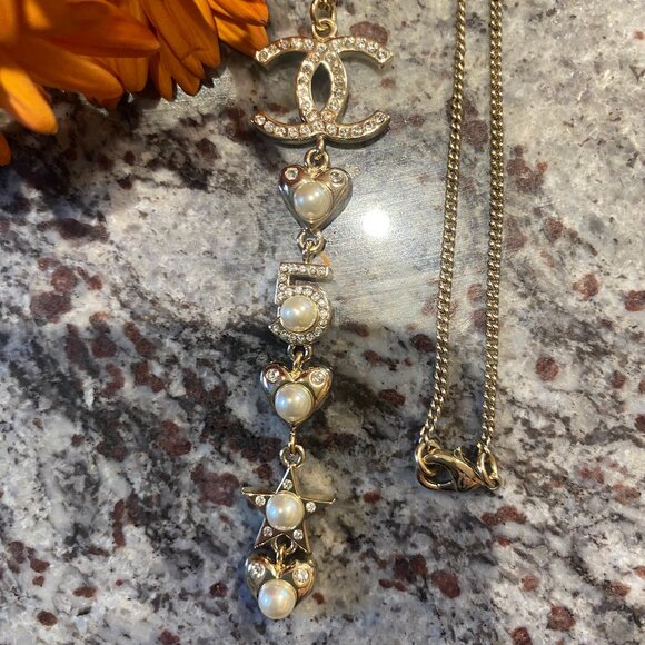 CHANEL NECKLACE with pendant charms - Picture 3 of 6